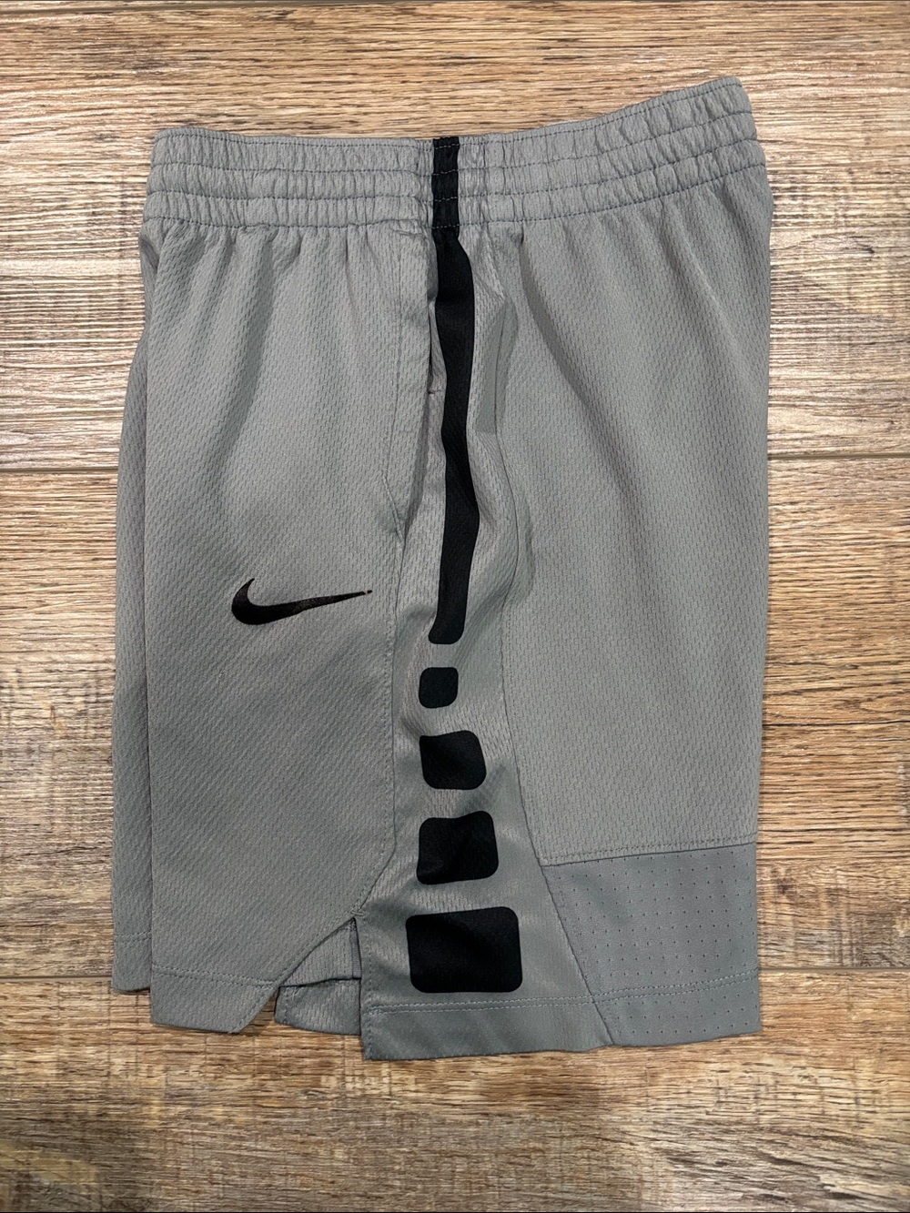 Boys Nike Elite Basketball Shorts Size M.